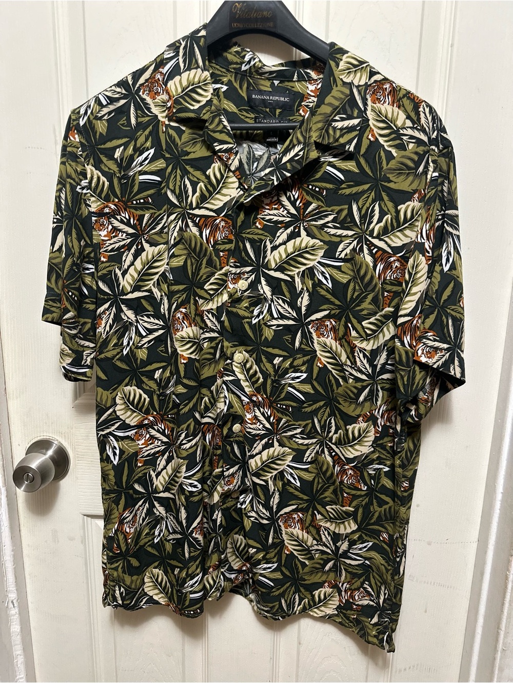 Banana Republic Olive Green Tropical Print Short-Sleeve Button-Down Size L